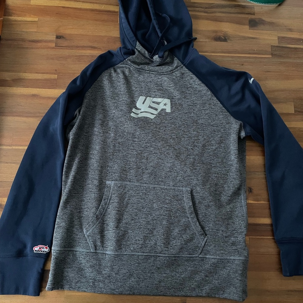 Women’s USA Hockey sweatshirt
